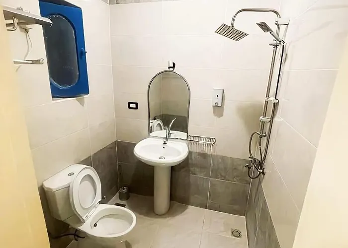 جولدن صن العروسه طريق الشيراتون السقالة ميدان محافظة البحر الأحمر 84511 مصر Hurghada