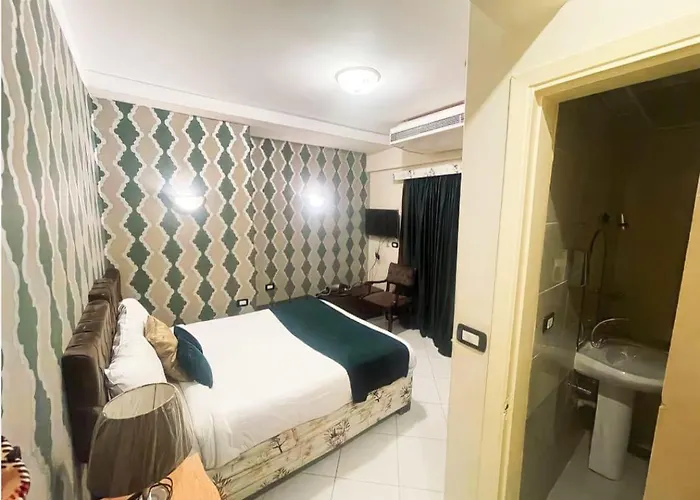 جولدن صن العروسه طريق الشيراتون السقالة ميدان محافظة البحر الأحمر 84511 مصر 2* Hurghada