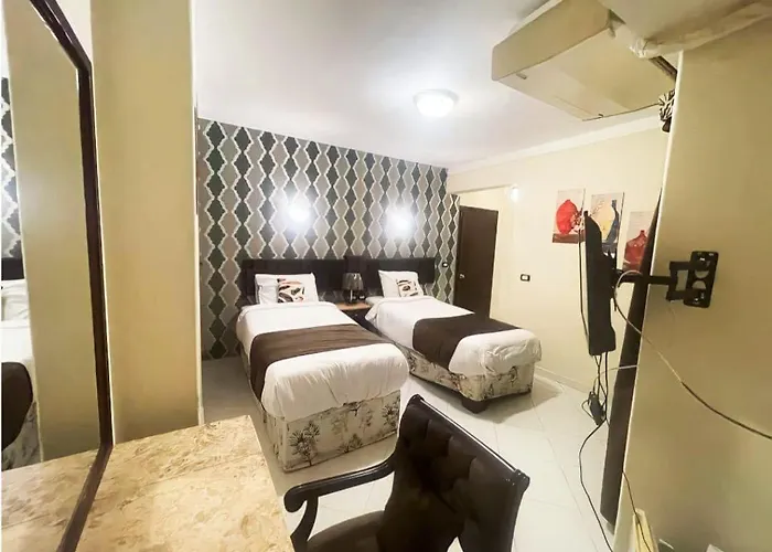 جولدن صن العروسه طريق الشيراتون السقالة ميدان محافظة البحر الأحمر 84511 مصر
