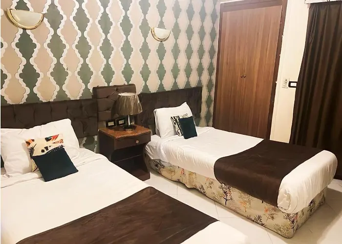 جولدن صن العروسه طريق الشيراتون السقالة ميدان محافظة البحر الأحمر 84511 مصر Hotel