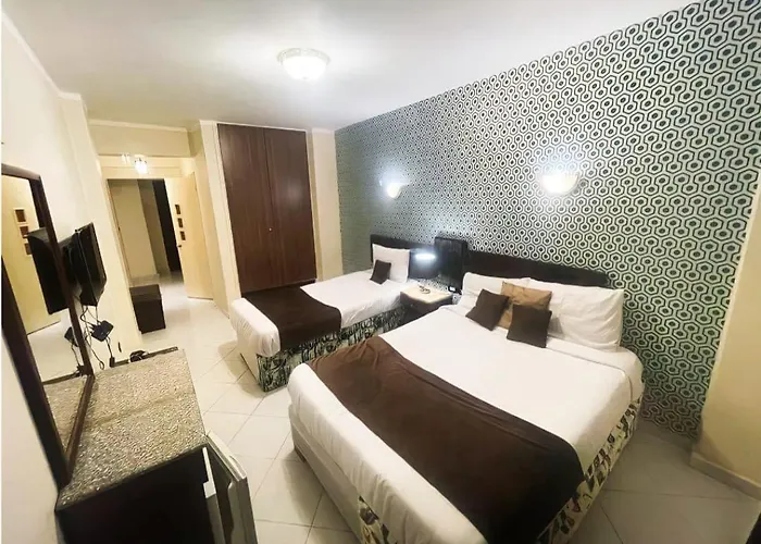 Hotel جولدن صن العروسه طريق الشيراتون السقالة ميدان محافظة البحر الأحمر 84511 مصر