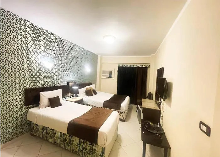 جولدن صن العروسه طريق الشيراتون السقالة ميدان محافظة البحر الأحمر 84511 مصر Hotel Hurghada